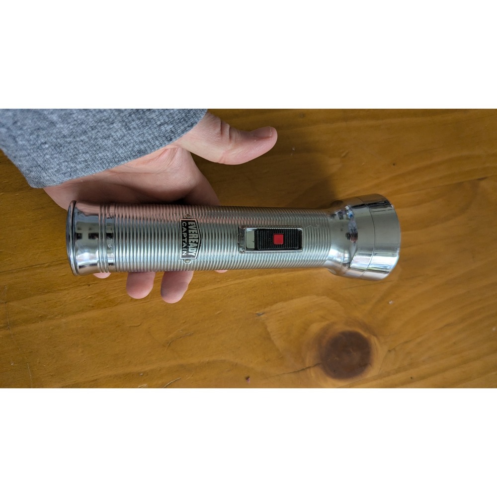 Vintage Eveready Captain Flashlight Chrome Ribbed Union Carbide Metal 7.25"